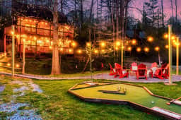 Updated Premier Cabin w/ MiniGolf FirePit & HotTub
