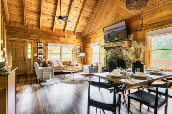 Updated Premier Cabin w/ MiniGolf FirePit & HotTub